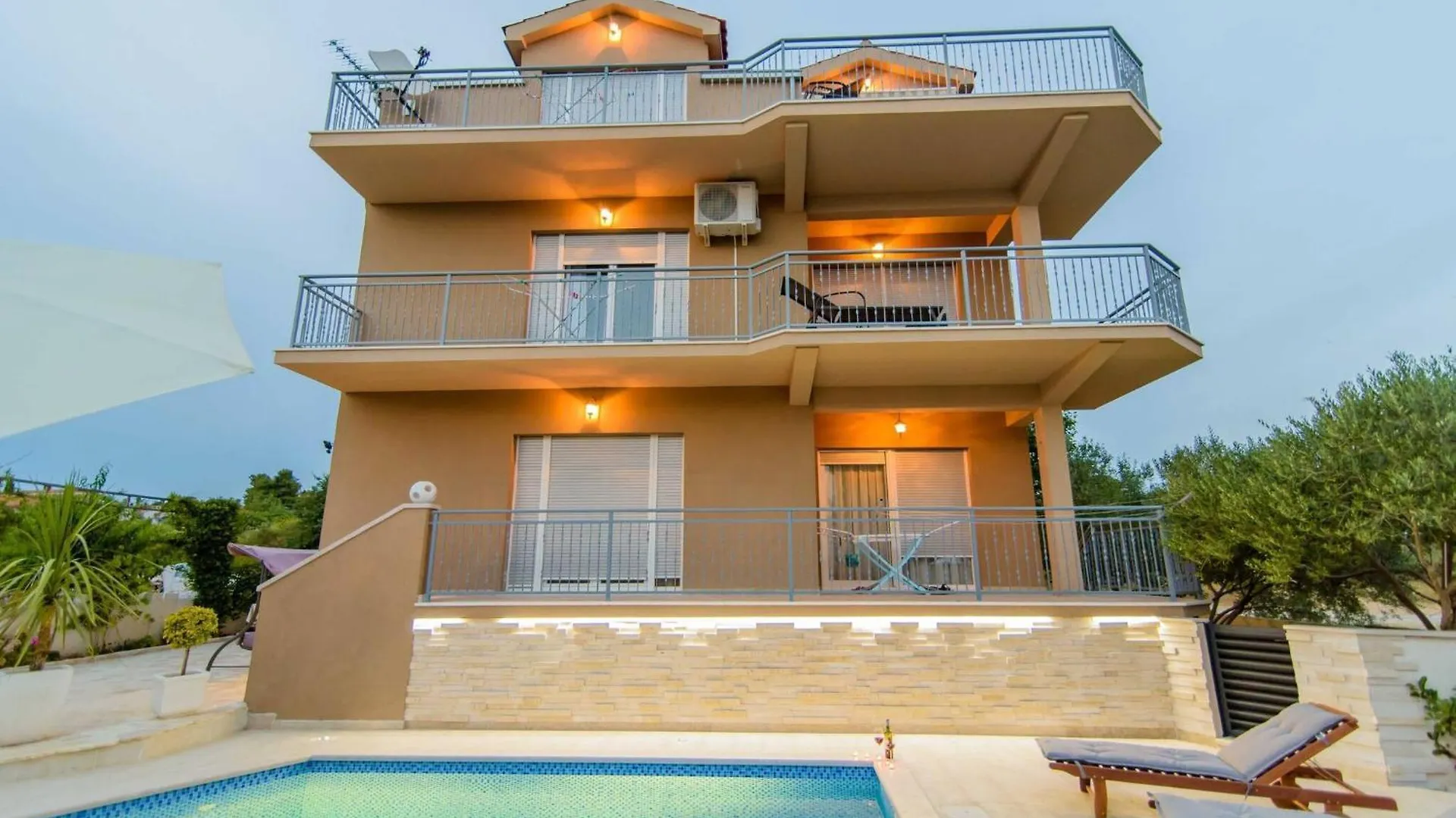 My Dalmatia - Penthouse Apartment Zadar With Shared Pool